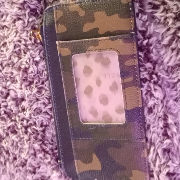 A wallet I  don't need anymore. - Picture 2 of 4